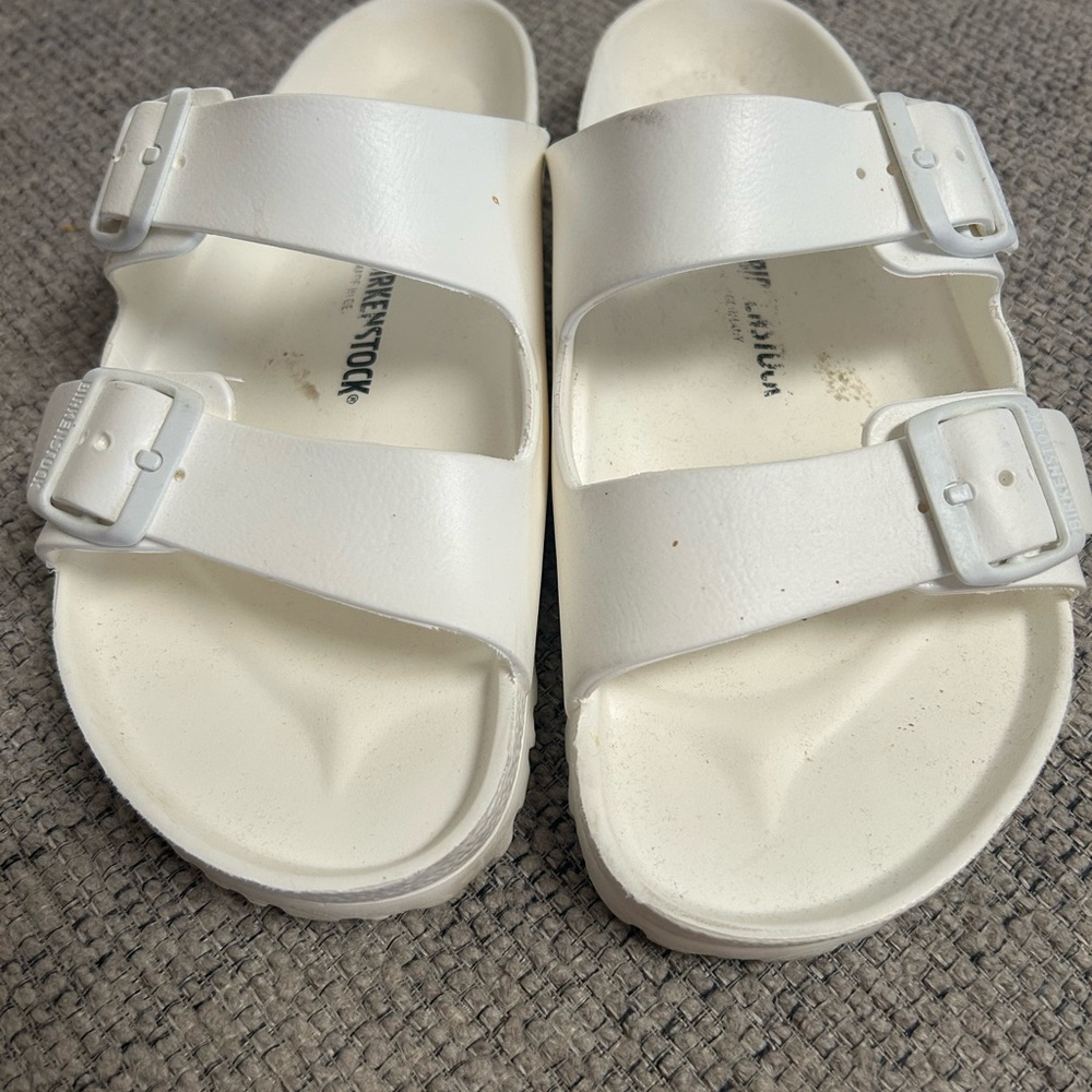 Birkenstock White Sandals Adjustable Buckle Minimalist Design